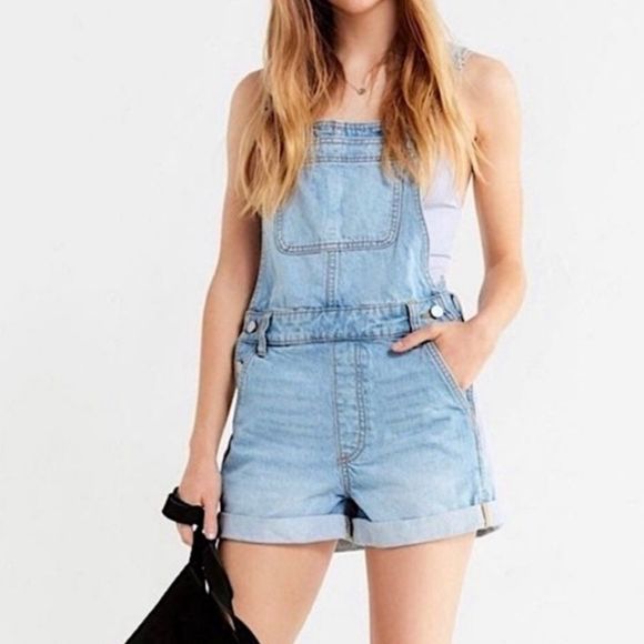 NWT BDG Urban Outfitters Light Wash Roll Cuff Denim Shortalls Overalls 24 - Picture 1 of 4